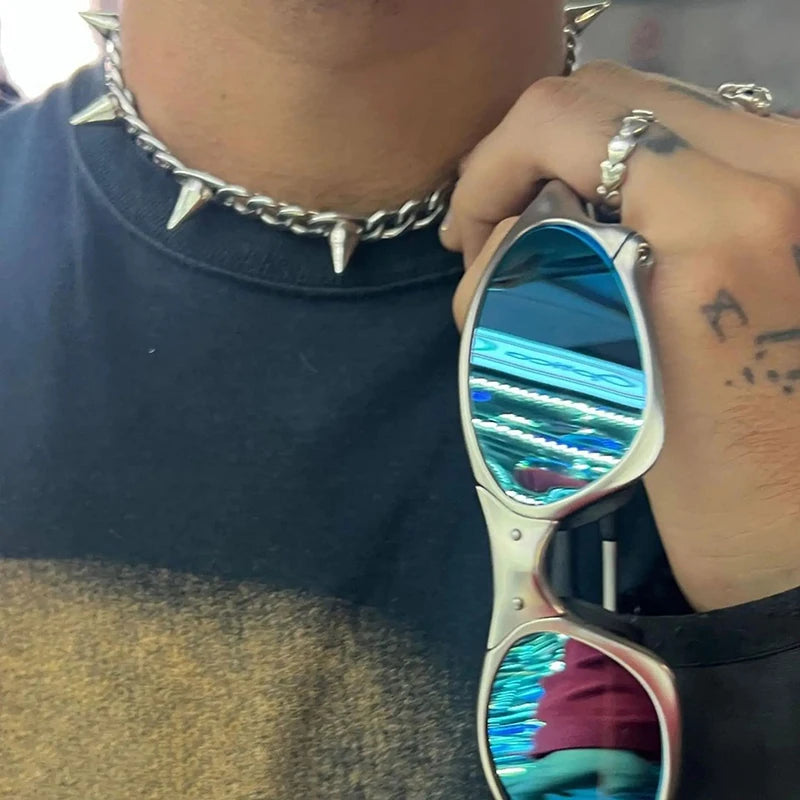 Metal Rivet Pendant Necklace